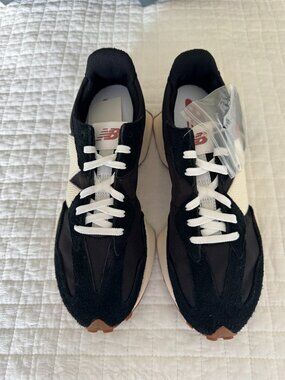 New Balance 327 Black size 8.5 NWT